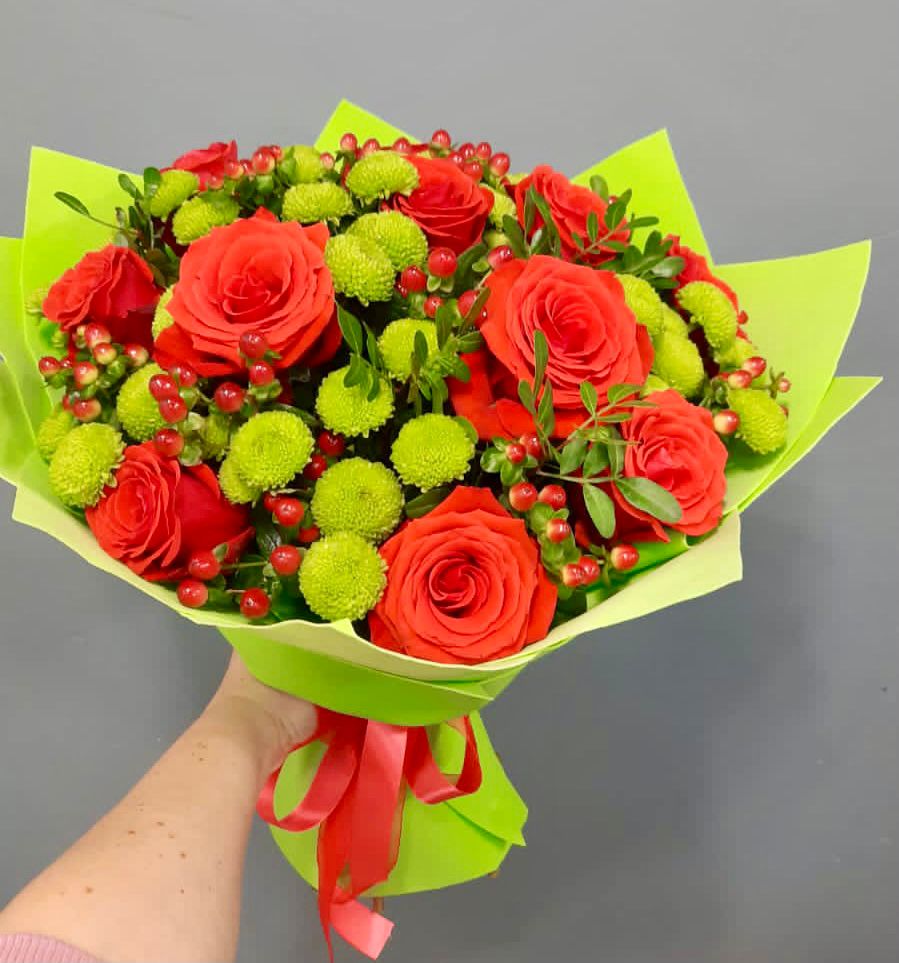 Букет цветов из: Хризантемы и Розы в Октябрьской