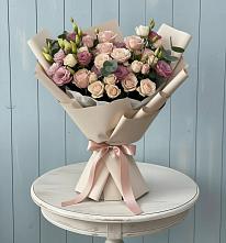 Букет цветов из:  Розы и Лизиантусы в Октябрьской