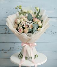 Букет цветов из:  Розы и Лизиантусы в Октябрьской