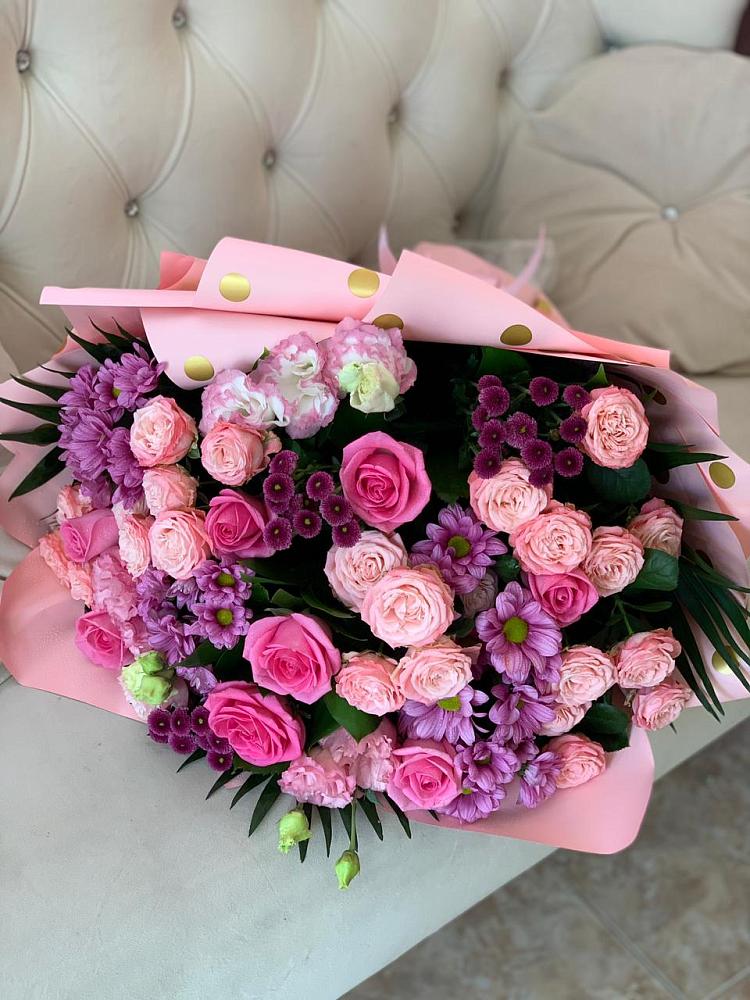 Букет цветов из: Хризантемы, Розы и Лизиантусы в Октябрьской