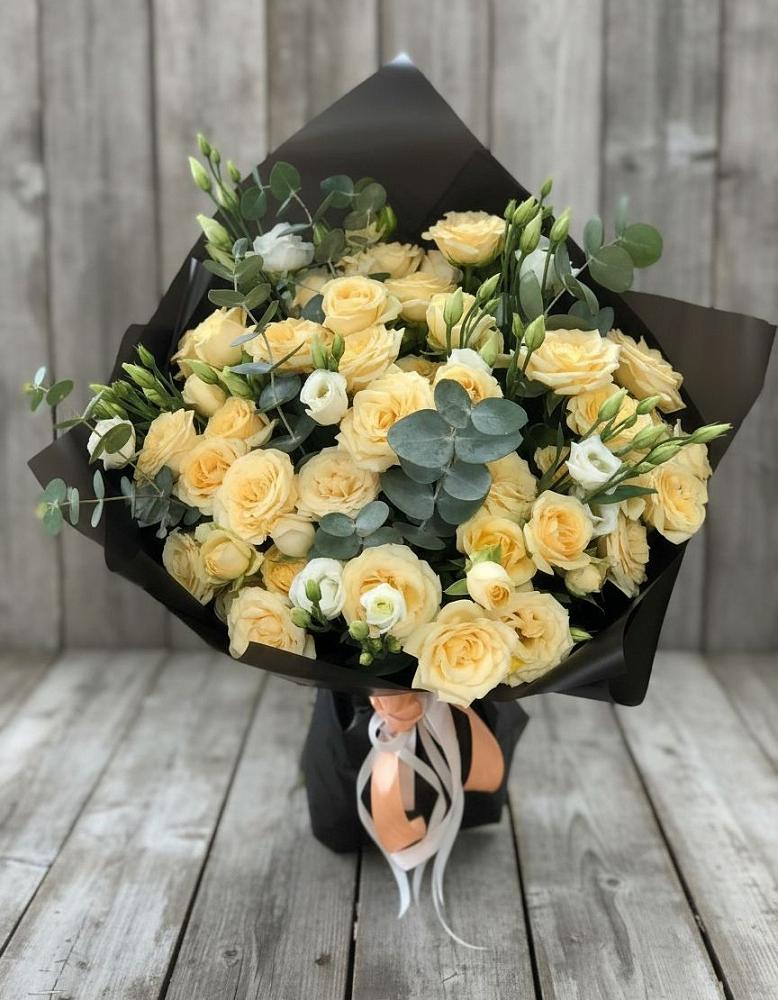 Букет цветов из: Розы и Лизиантусы в Октябрьской