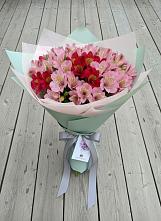 Букет цветов из:  Альстромерии в Октябрьской