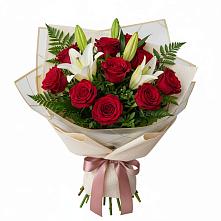 Букет цветов из:  Лилии и Розы в Октябрьской