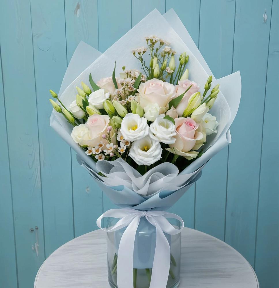 Букет цветов из: Розы и Лизиантусы в Октябрьской