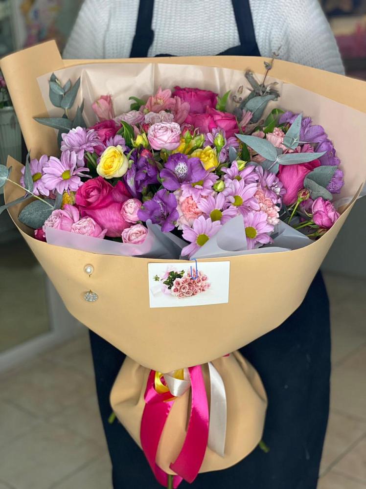 Букет цветов из: Хризантемы, Гвоздики и Альстромерии в Октябрьской