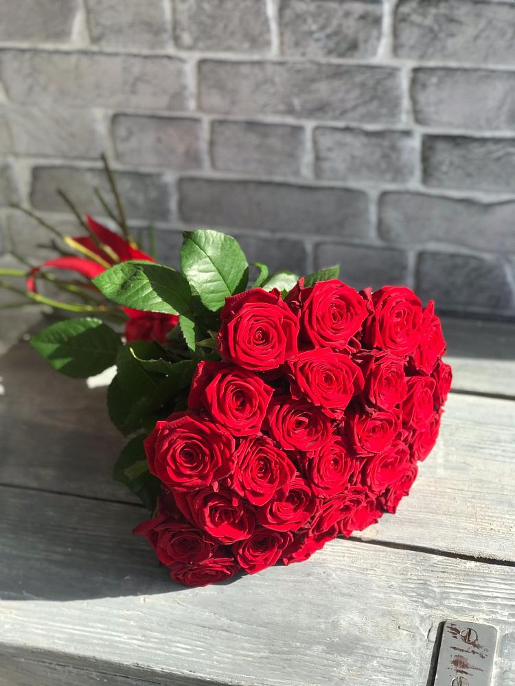Букет Красные розы Фридом в Октябрьской