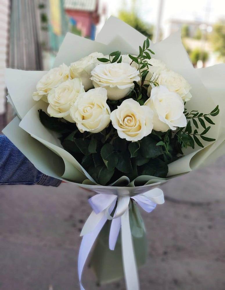 Букет Белые розы Проуд в Октябрьской