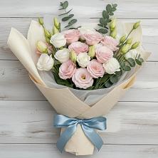 Букет цветов из:  Лизиантусы в Октябрьской