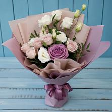 Букет цветов из:  Розы и Лизиантусы в Октябрьской