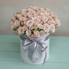 Цветочная композиция из Розы в шляпной коробке в Октябрьской