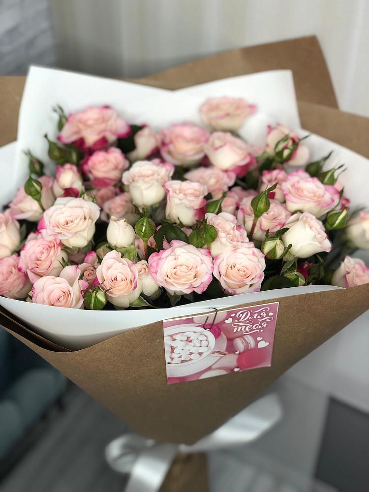 Букет цветов из: Розы в Октябрьской