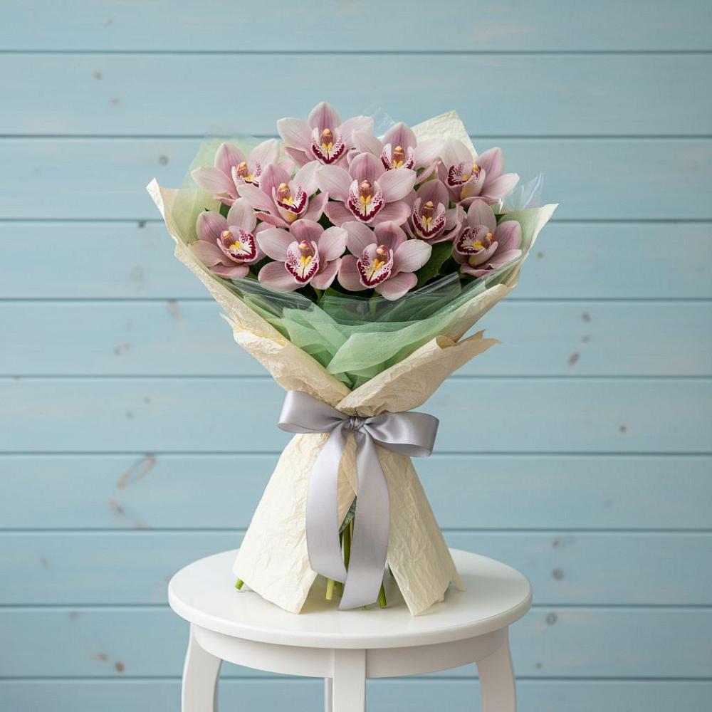 Букет цветов из: Орхидеи и Розы в Октябрьской