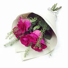 Букет цветов из:  Розы в Октябрьской