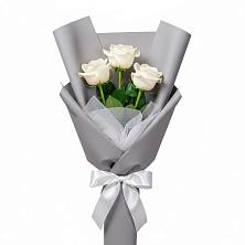 Букет 3 белые розы в Октябрьской