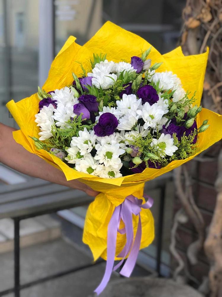 Букет цветов из: Ирисы, Хризантемы и Ромашки в Октябрьской