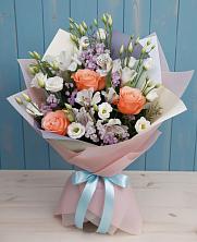 Букет цветов из:  Лизиантусы, Розы, Альстромерии и Гипсофила в Октябрьской