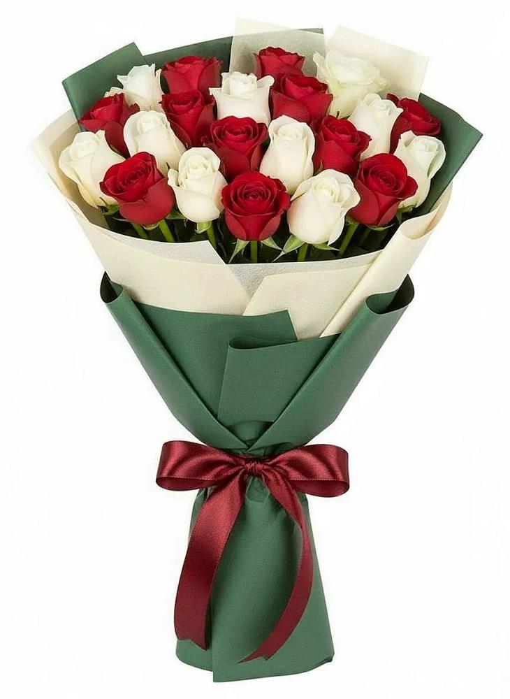 Букет Микс из красных и белых роз в Октябрьской