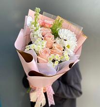 Букет цветов из:  Хризантемы и Розы в Октябрьской