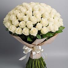 Букет 101 беля роза Белоснежка в Октябрьской