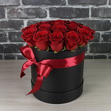 Цветочная композиция из Розы в шляпной коробке в Октябрьской