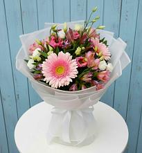 Букет цветов из:  Герберы, Альстромерии и Лизиантусы в Октябрьской