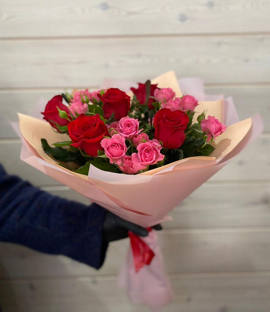 Букет цветов из: Розы в Октябрьской