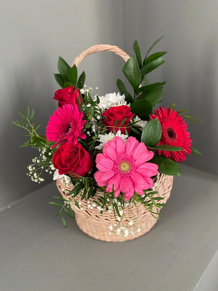 Цветочная композиция из Розы, Хризантемы и Герберы в корзине в Октябрьской