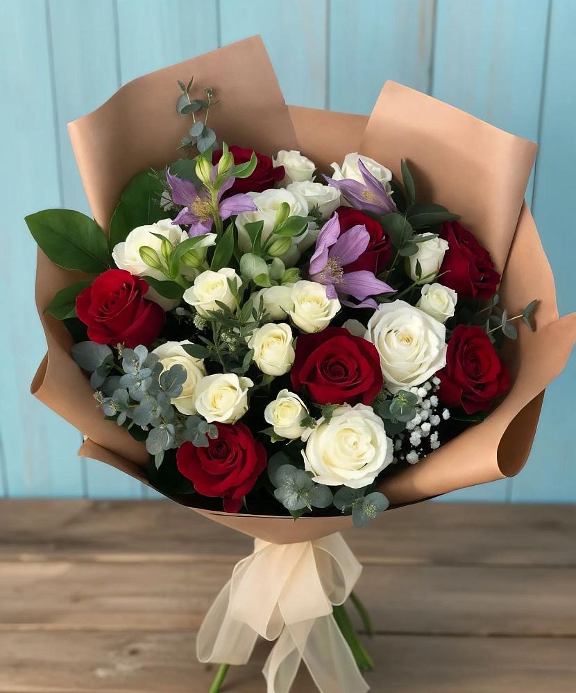 Букет цветов из: Розы и Альстромерии в Октябрьской