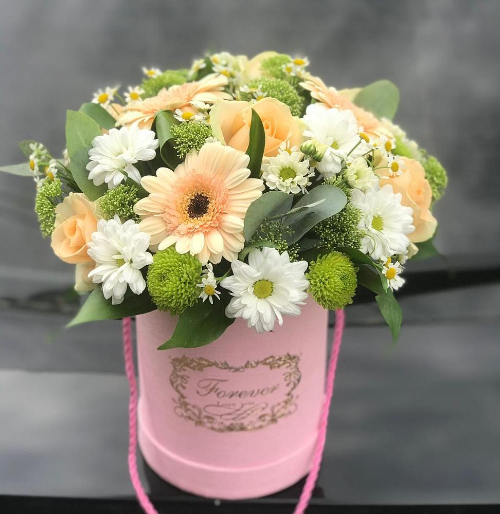 Цветочная композиция из Розы, Герберы и Хризантемы в шляпной коробке в Октябрьской