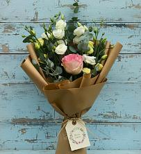 Букет цветов из:  Розы и Лизиантусы в Октябрьской