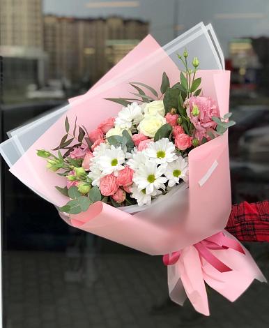Букет цветов из: Розы, Лизиантусы и Хризантемы в Октябрьской