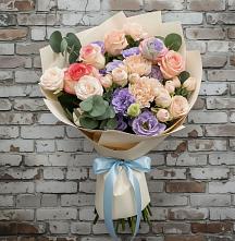 Букет цветов из:  Розы, Лизиантусы и Гвоздики #REPLACE_PRED# Октябрьской