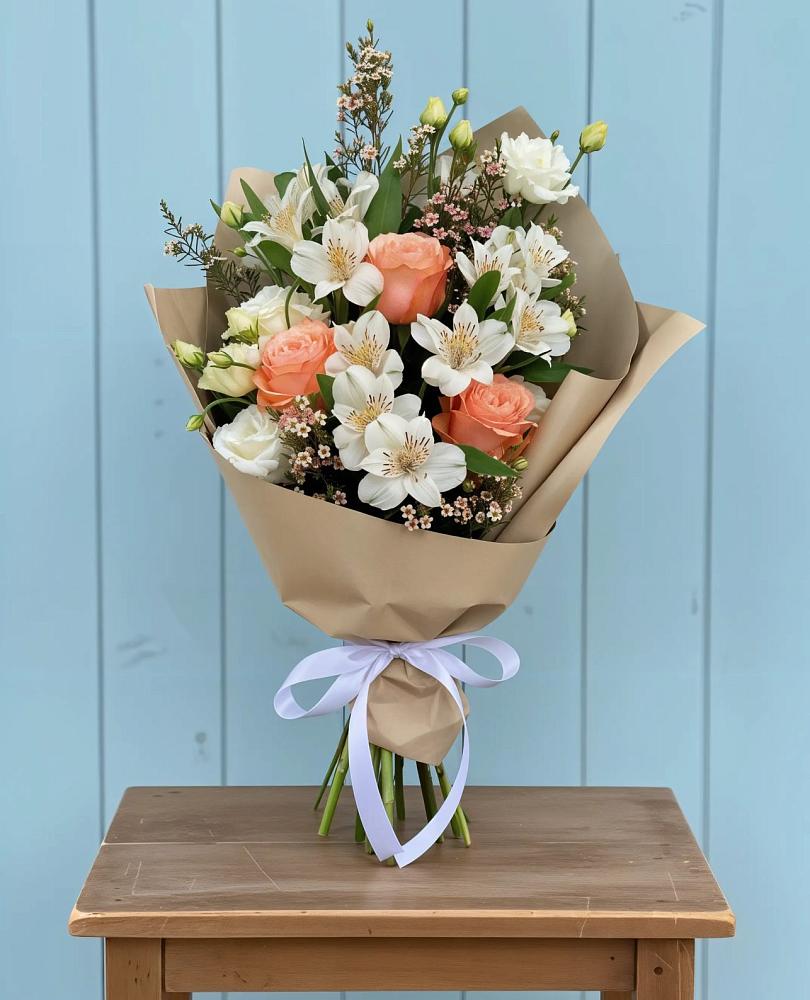 Букет цветов из: Альстромерии, Лизиантусы, Розы и Хризантемы в Октябрьской