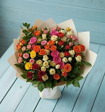 Букет Микс из разноцветных кустовых роз в Октябрьской