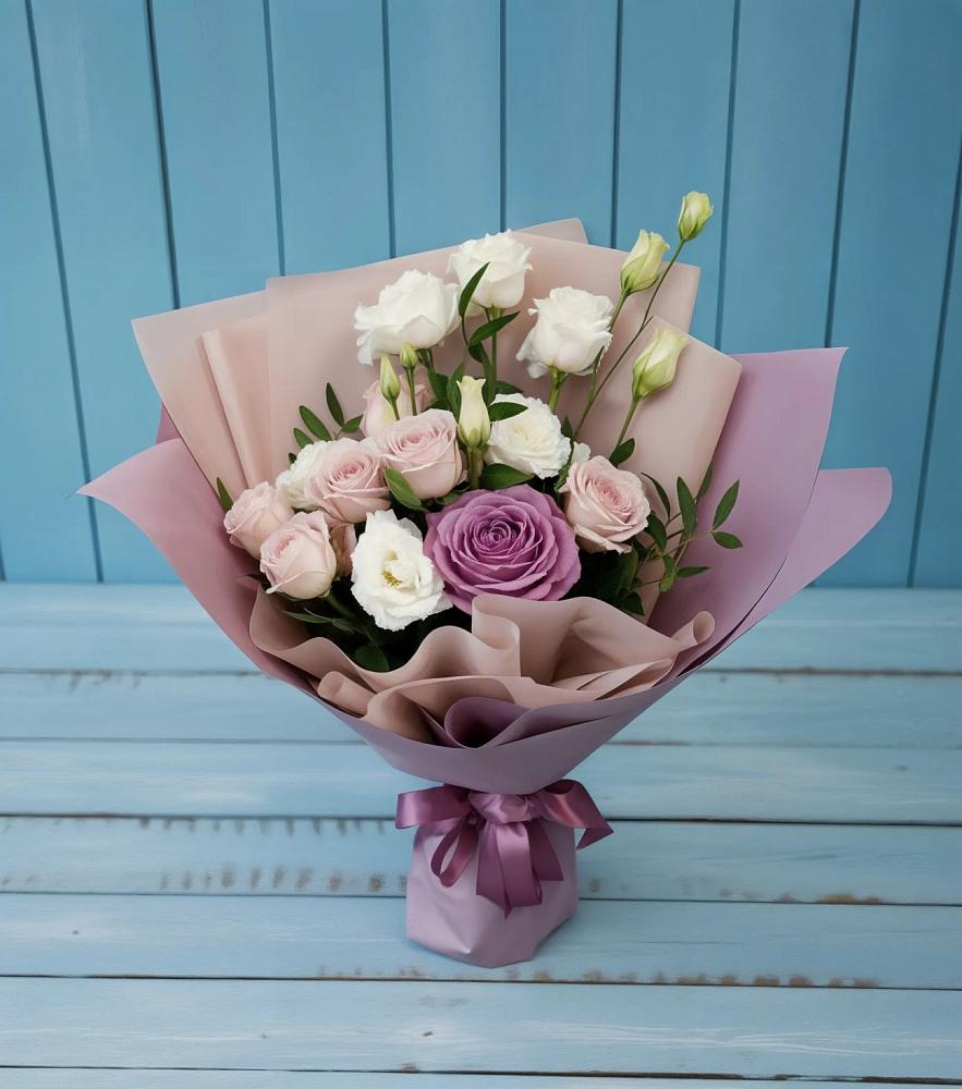 Букет цветов из: Розы и Лизиантусы в Октябрьской