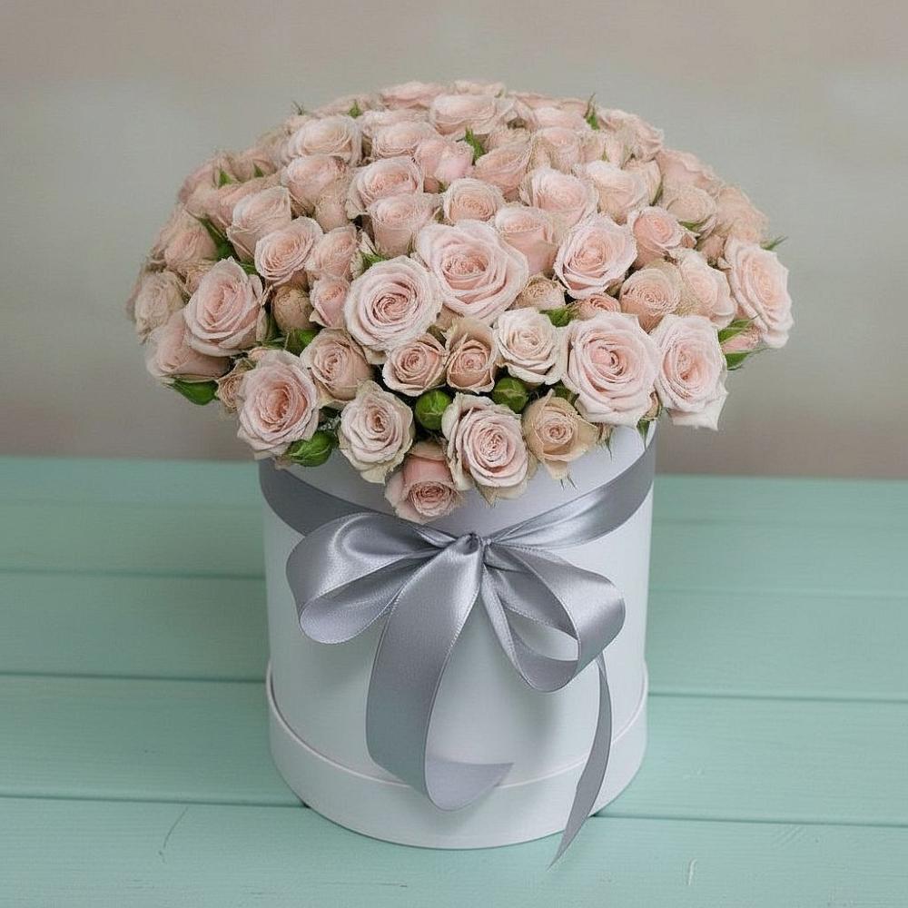 Цветочная композиция из Розы в шляпной коробке в Октябрьской